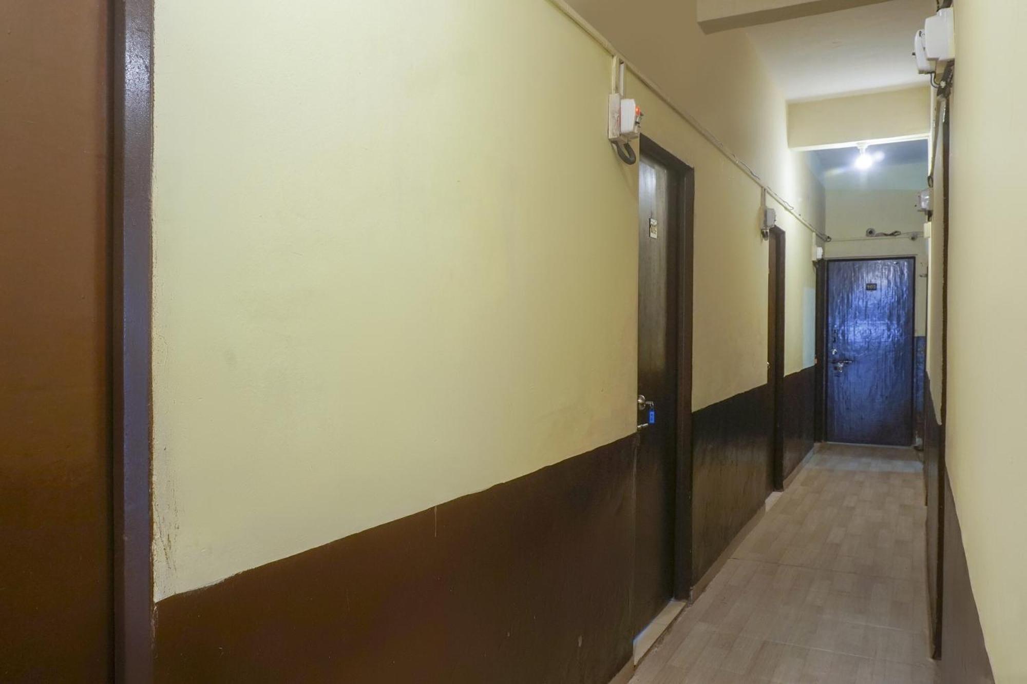 OYO 74900 R K Hotel Pimpri-Chinchwad Exterior foto