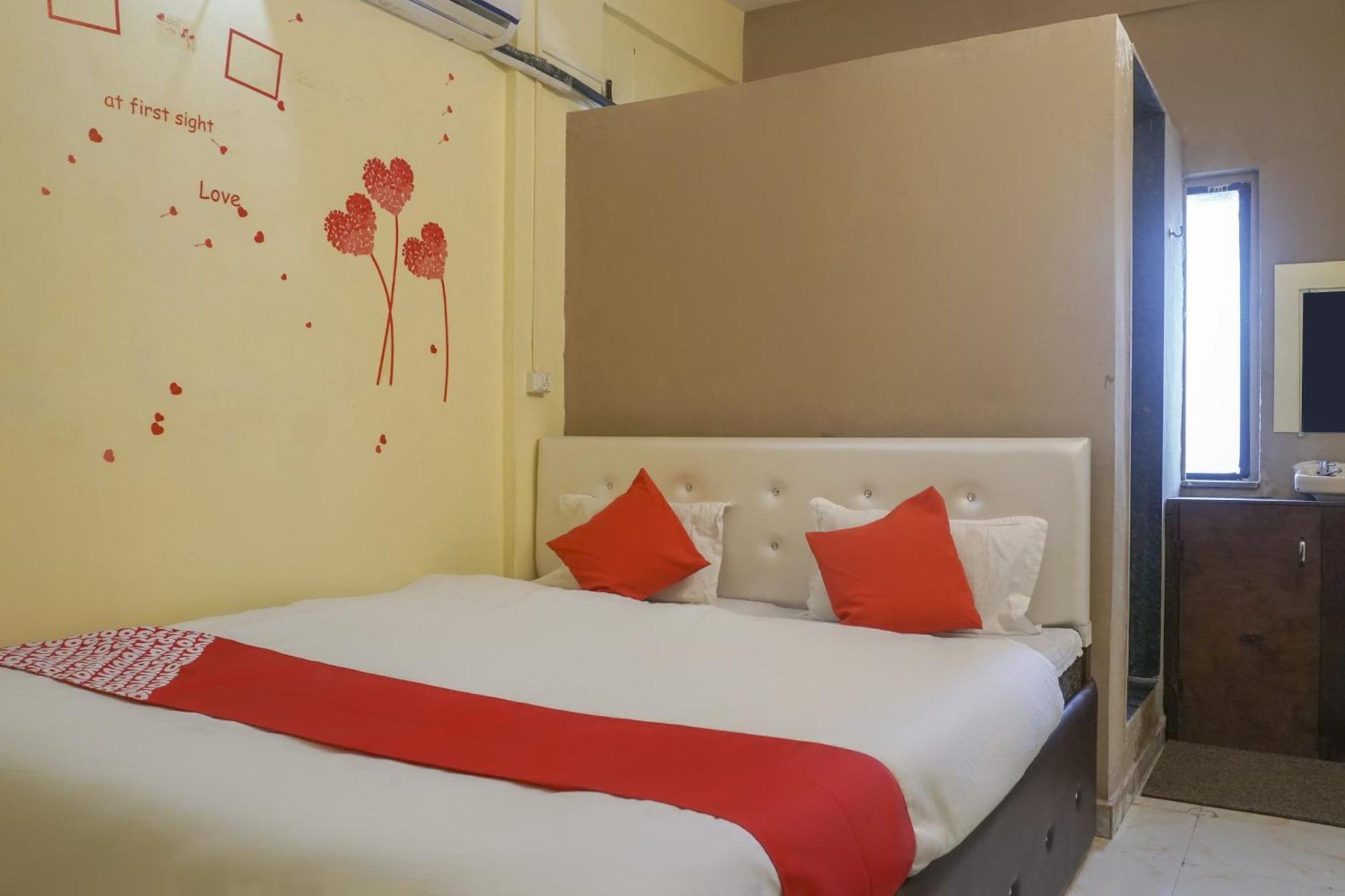 OYO 74900 R K Hotel Pimpri-Chinchwad Exterior foto