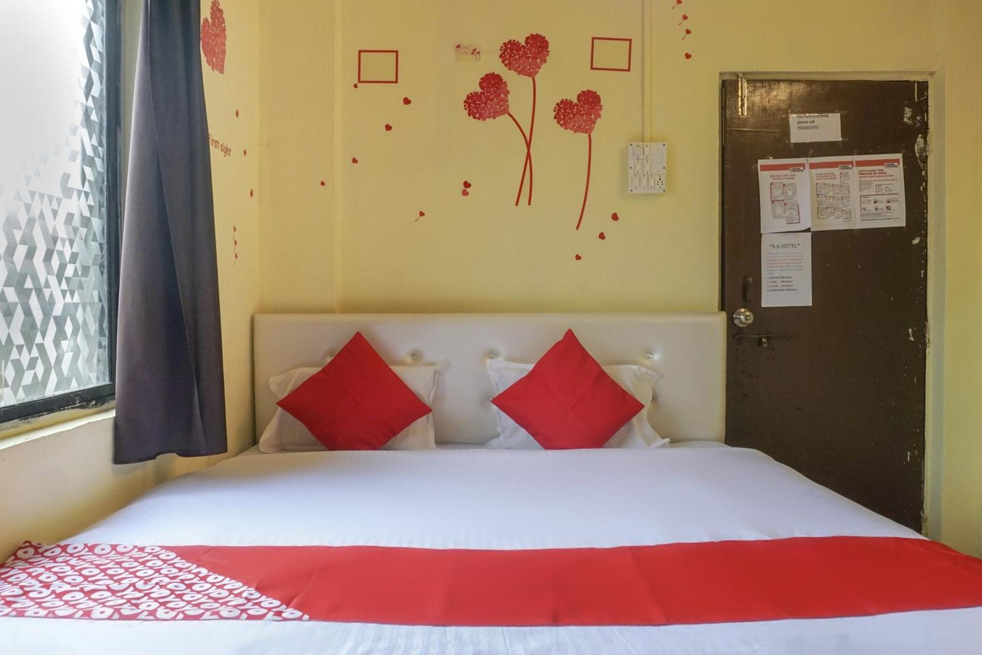 OYO 74900 R K Hotel Pimpri-Chinchwad Exterior foto