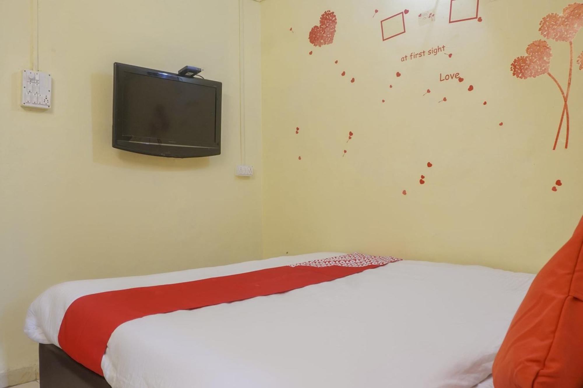 OYO 74900 R K Hotel Pimpri-Chinchwad Exterior foto